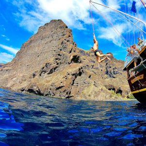 Hajókirándulás és bálnales kalózhajóval 3 órás – Tenerife