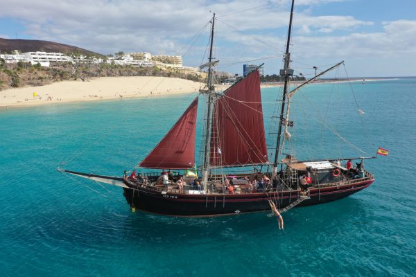 Viking-hajo-balna-delfinles-Fuerteventura-látnivalók